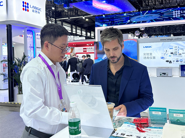 展會(huì)現(xiàn)場(chǎng)